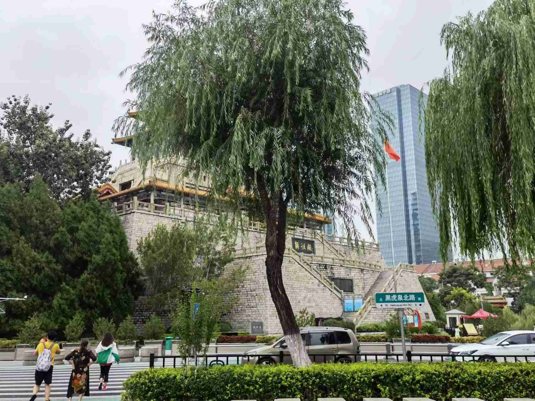 �߷ú�ɫʤ�أ����к�ɫ����