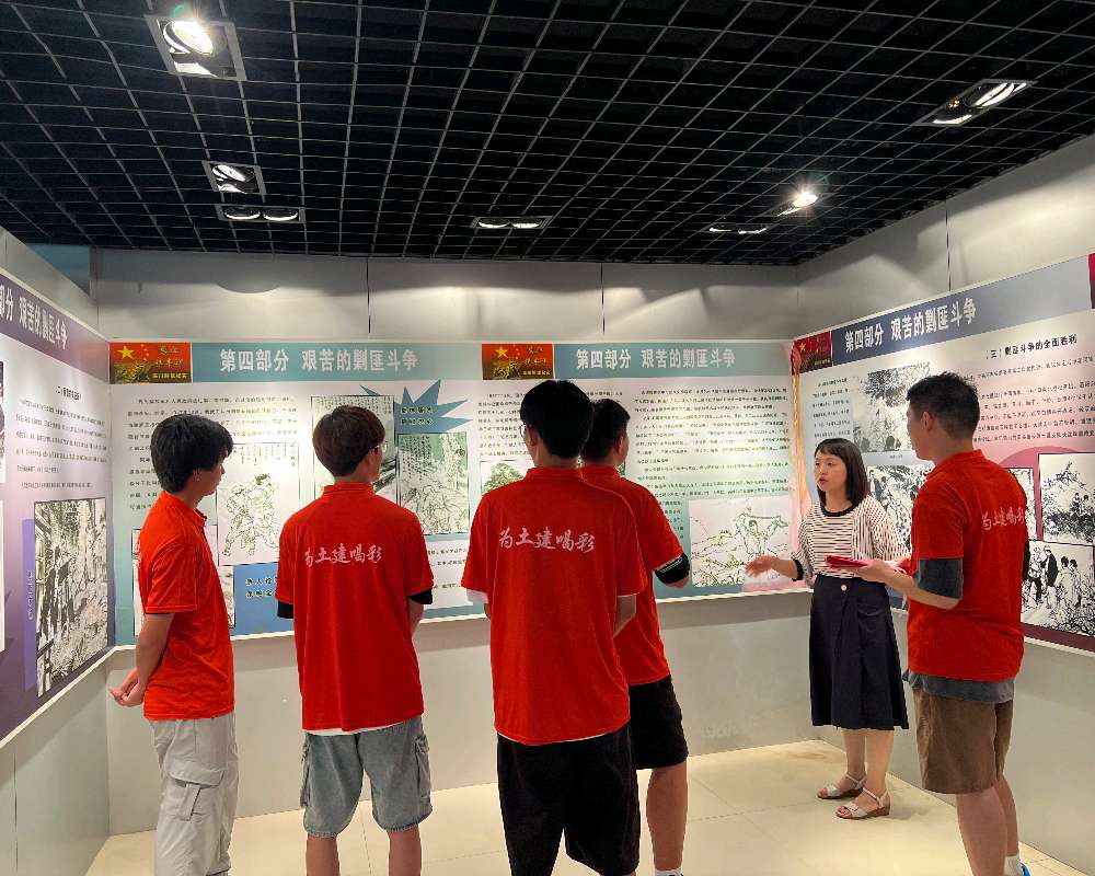 Ѱ�Һ�ɫ�㼣�����к�ɫ����