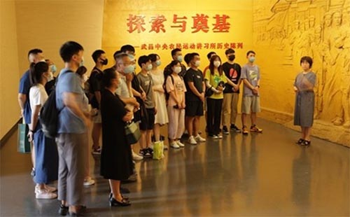 �人��֯��ѧ�淶˼��ʵ���ν�ѧ̽��������һ��ʵ��������ģʽ