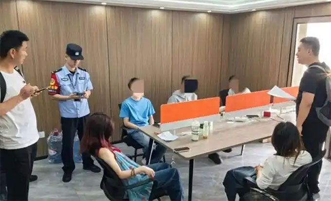 ��ѧ����ְ����ϴǮ���ߣ���н300Ԫ���󰵲غڲ�������