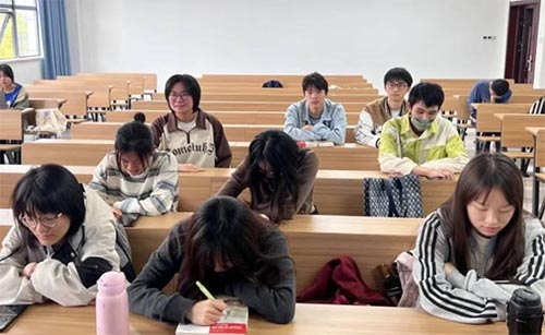 ����ʦ����ѧ��ѧԺ���̶��࿪չ���ڡ��μ��������У������׷澫