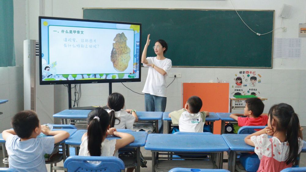 �Ϸʴ�ѧѧ�Ӹ�С����չ���ʵ���������л��Ļ������׹Ƿ��