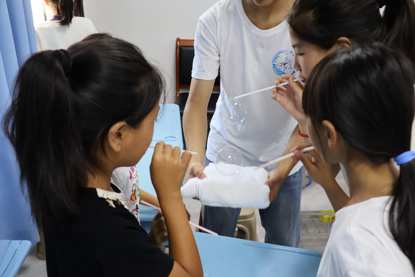 ������ѧ����Ϫ��ʵ���ӣ������������� ��Ͻ���ͯ��