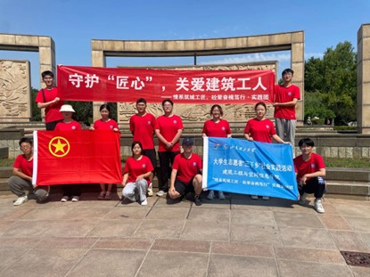 ���ʵ����ǰ������԰��Ⱥ�ڶԽ������˿������е���