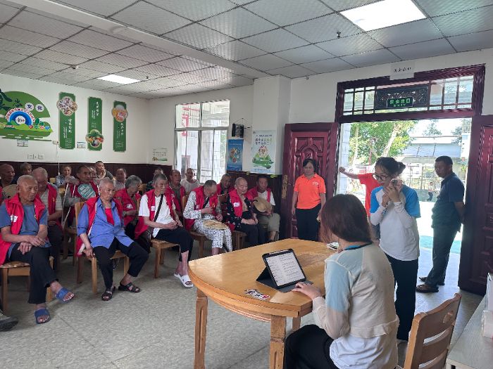 �뽭ο���У���թ�շ����ɫ����˫����