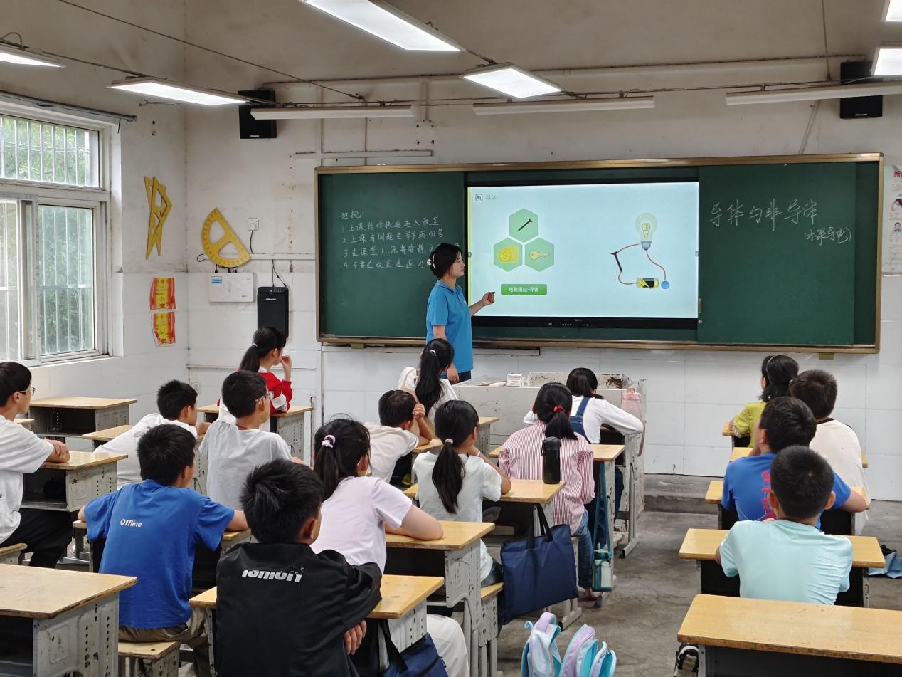 ����ѧԺ֧��־Ը��ʮ���ꡰ�����ߡ����ݰ���֪ʶ