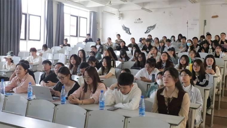 �����ڳ����������С�;��������ѧԺ���о��齻����˳���ٰ�