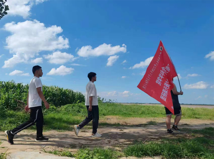 �þ۰�ǿ�����滭������ͼ