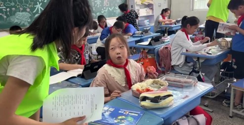 ����ҽѧԺ��ҽ�ġ�־Ը����Ӱ���С�ֶӿ�չΧ�ƽ�������ĺ�ɫ