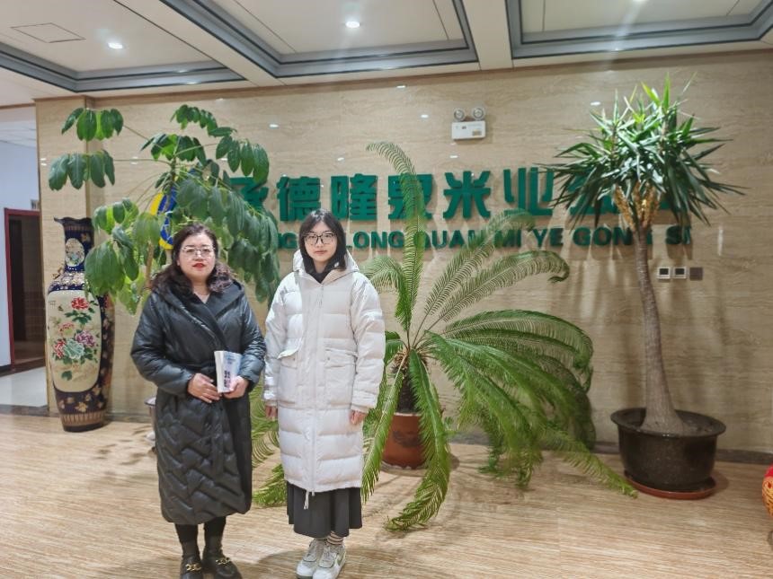 ɽ����ѧ����������������ũ,��̼��·�ȷ桱������ǰ���е�¡Ȫ��