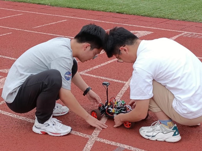 ����С����ԽҰ̽�գ������ں������ʵ������