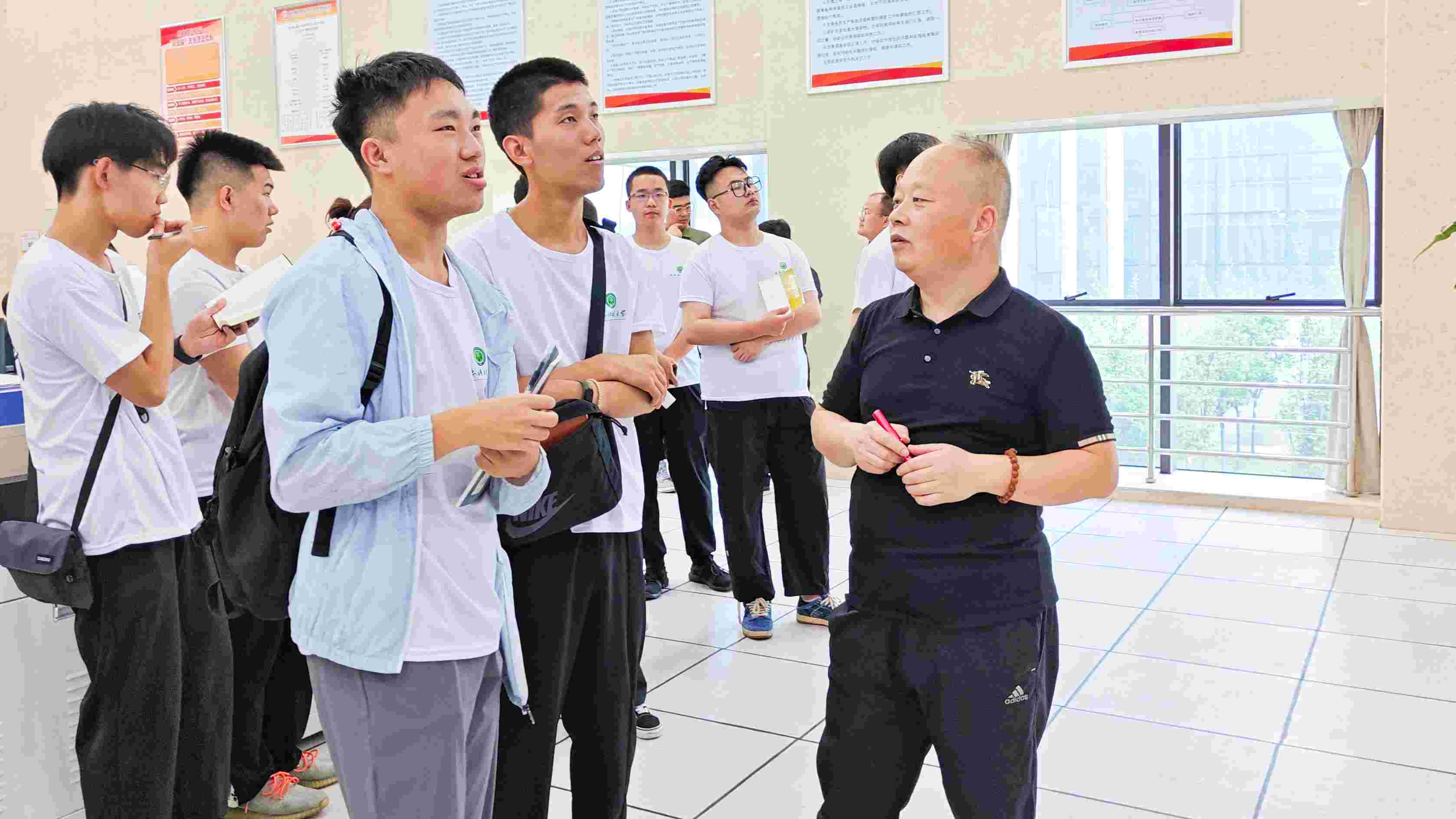 �����Ƽ���ѧʵ���ţ��߽��ִ���ú����ҵ