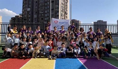 ��ѧ��У԰��һ·��ͯ��