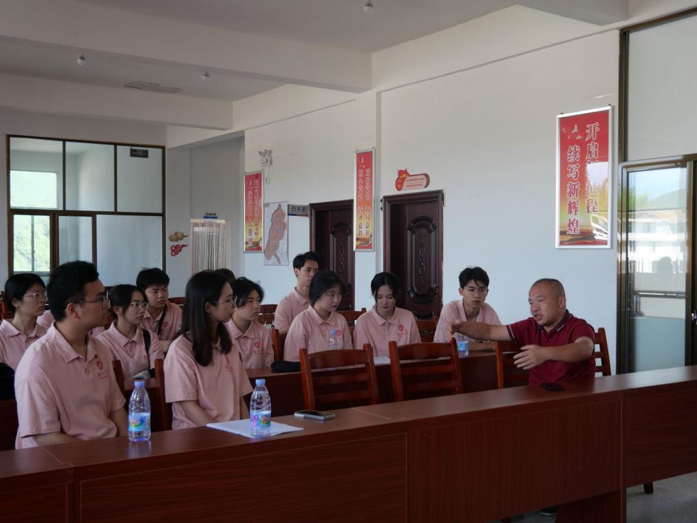 ����ѧ���߽���ɽ�壬�߽���ˮ��ɽ�������·