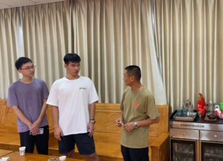 ׷Ѱ÷�ݺ�ɫ���䣬��֤��չ�³ɾ�