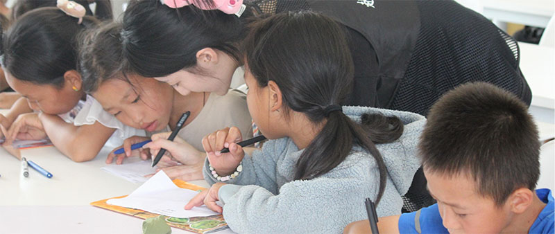 ɽ�����£�֧����ʦ�뺢���ǵĸ��������