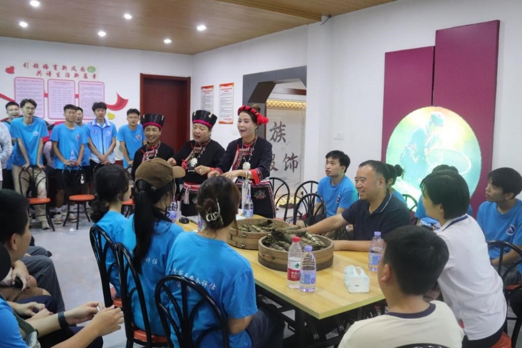 ���ࡱ���֮�á�������������ѧ������һ��ʵ�����߽���ɽ��