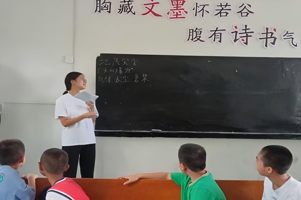 �������ʵ�����������ѧԺ���ഺ���Ρ�ͨ��־Ը����ӿ�չ�����ֺ����տγ�