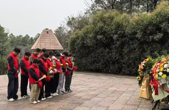 ����ѧԺ���廳���Ҽİ�˼���ഺ׷������ʱ���������ջ��