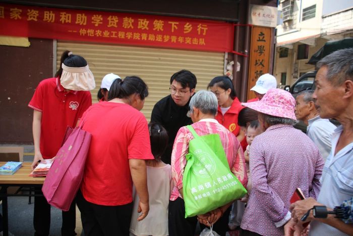 �������紫ů�⣬�ഺ�������ɳ� ��óѧԺ������������ͻ���ӿ�չ