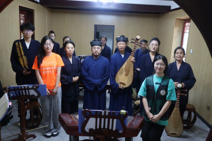 ��ʦѧ�Ӹ���ɽ������ѧ�����������ڹ�̽��ͳ��������֮��