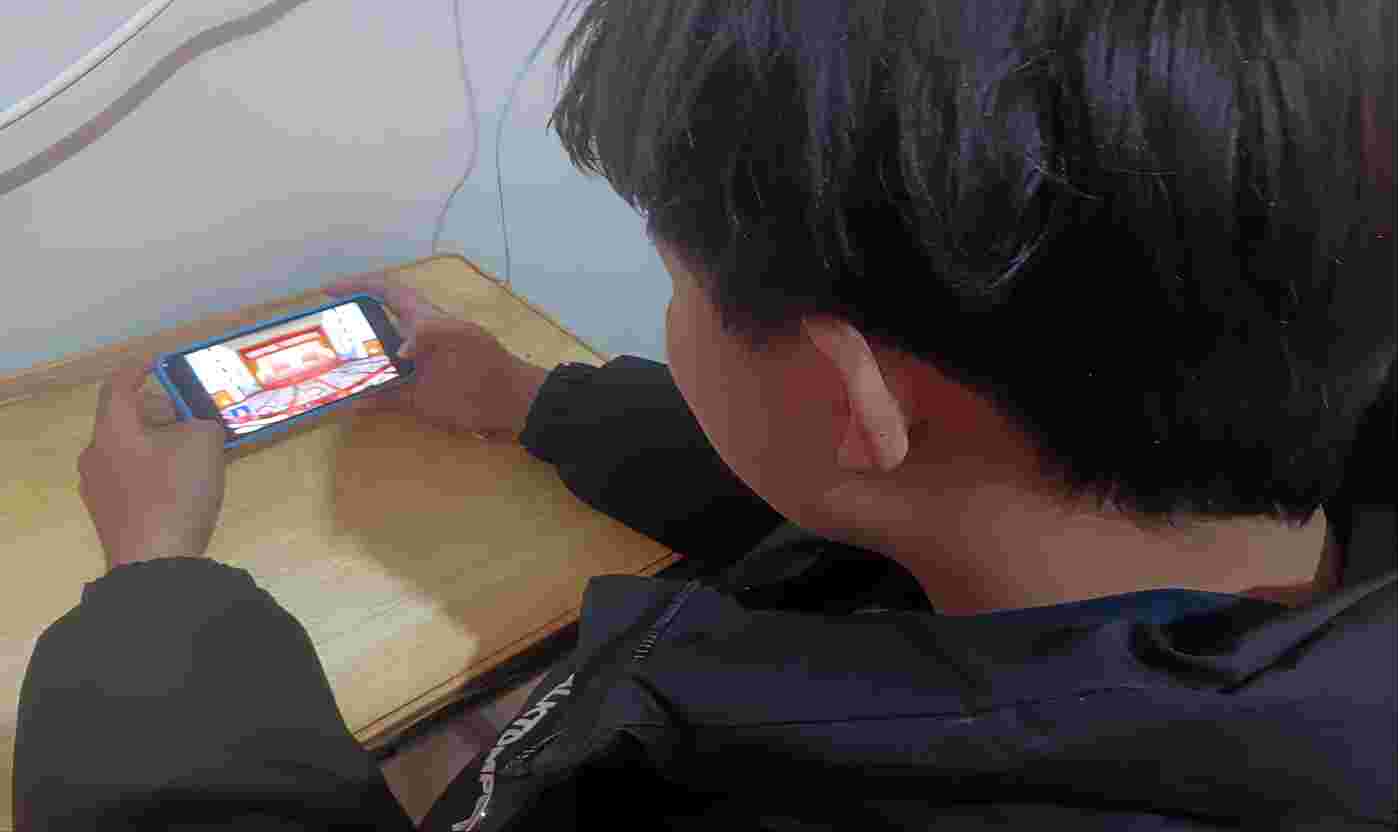 ��������ͷ�����ݺ�ɫ���򣬽��������£������������