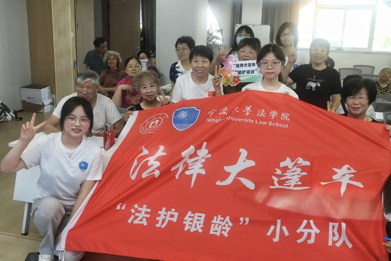 �ػ��������£�����ƽ�����ꡪ�������ɴ��񳵡�֮���������䡱С