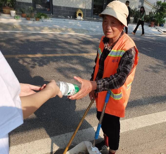 ���Ĵ��ݣ���ů���н��䡪��־Ը���Ի������˹����������