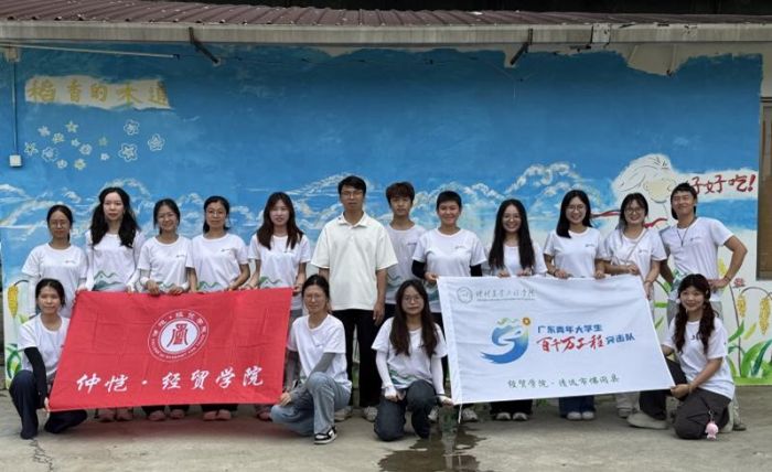 �ʱʻ����ϣ��ഺ����� ��óѧԺ������������ͻ���� ǰ���߸���