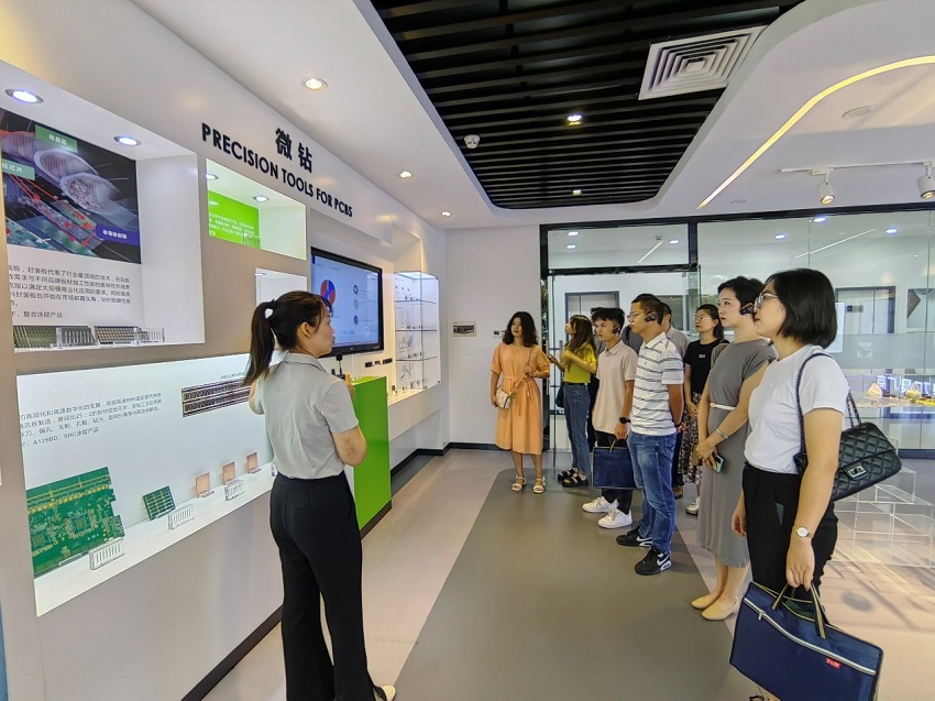 ���ϴ�ѧ��ҵ�����ţ��߽��Ƽ�ǰ�أ����д�������չ