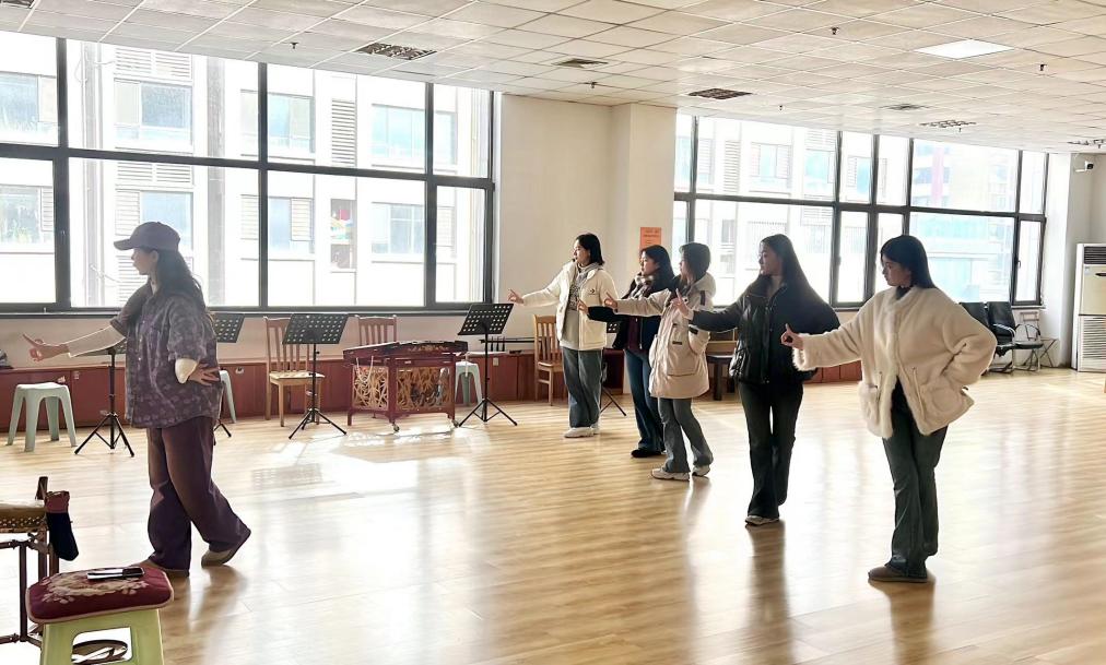 ��԰ѧ�Ӽ���ǻ֮�������з���