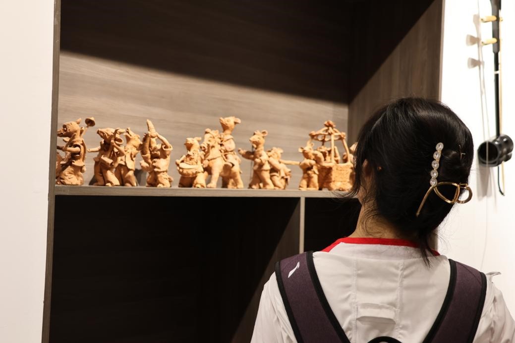 �����Ƽ���ѧ����ʰ��ʰ����˪���ŵ���ʵ�����ڽ��ǿ�չ���ʵ��