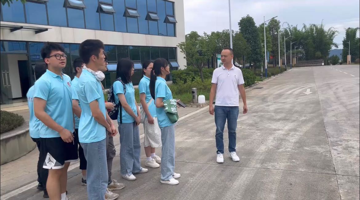 ���ι�����������ҵ���߽���ɫδ��������֮�á�