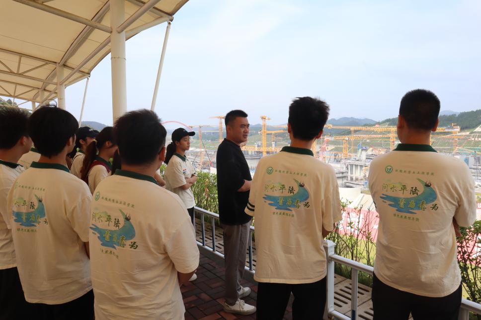 ���˺���Ŧ�����м�ȡ������������ʵ����������