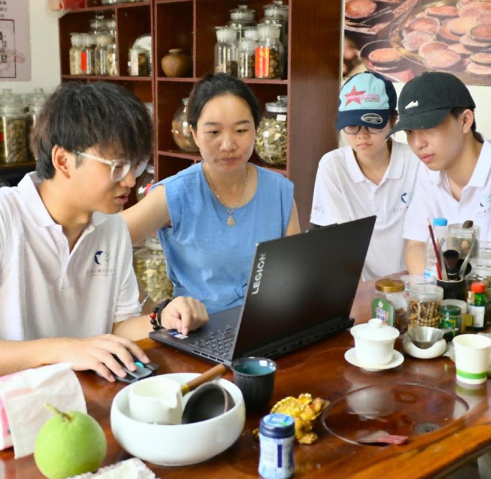 �㶫�Ṥְҵ������ѧ�������ꡰ��ǧ�򹤳̡�ͻ�����������ʵ������