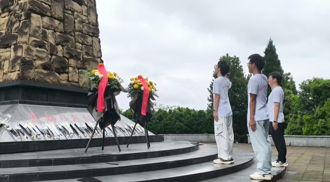 Ѱ���������У�������ѧѧ���سǺ�ɫ�����м�ȡ�ܽ�����