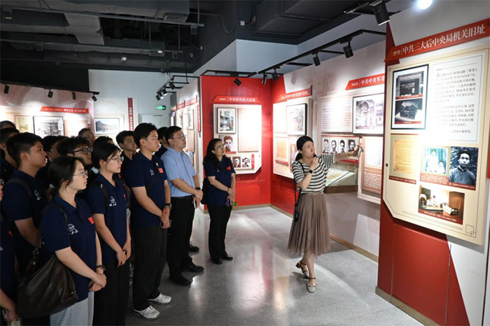 �Ӻ�ɫ������ǰ�ؿƼ�����������ҵ��ѧ��������ѧ�Ӷ�άʵ������ʱ������