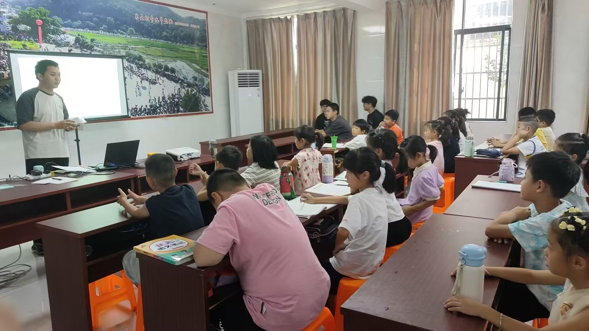 �����崴ʵ�����߽�Сѧ��չ���������