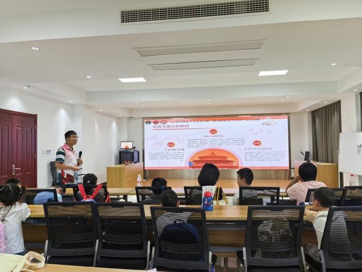 �Ͼ�ʦ����ѧ̩��ѧԺ��������ϡ��ǻ𴫳С����ʵ���Ŷӣ�������Ϊý���ú�ɫ����н���ഫ