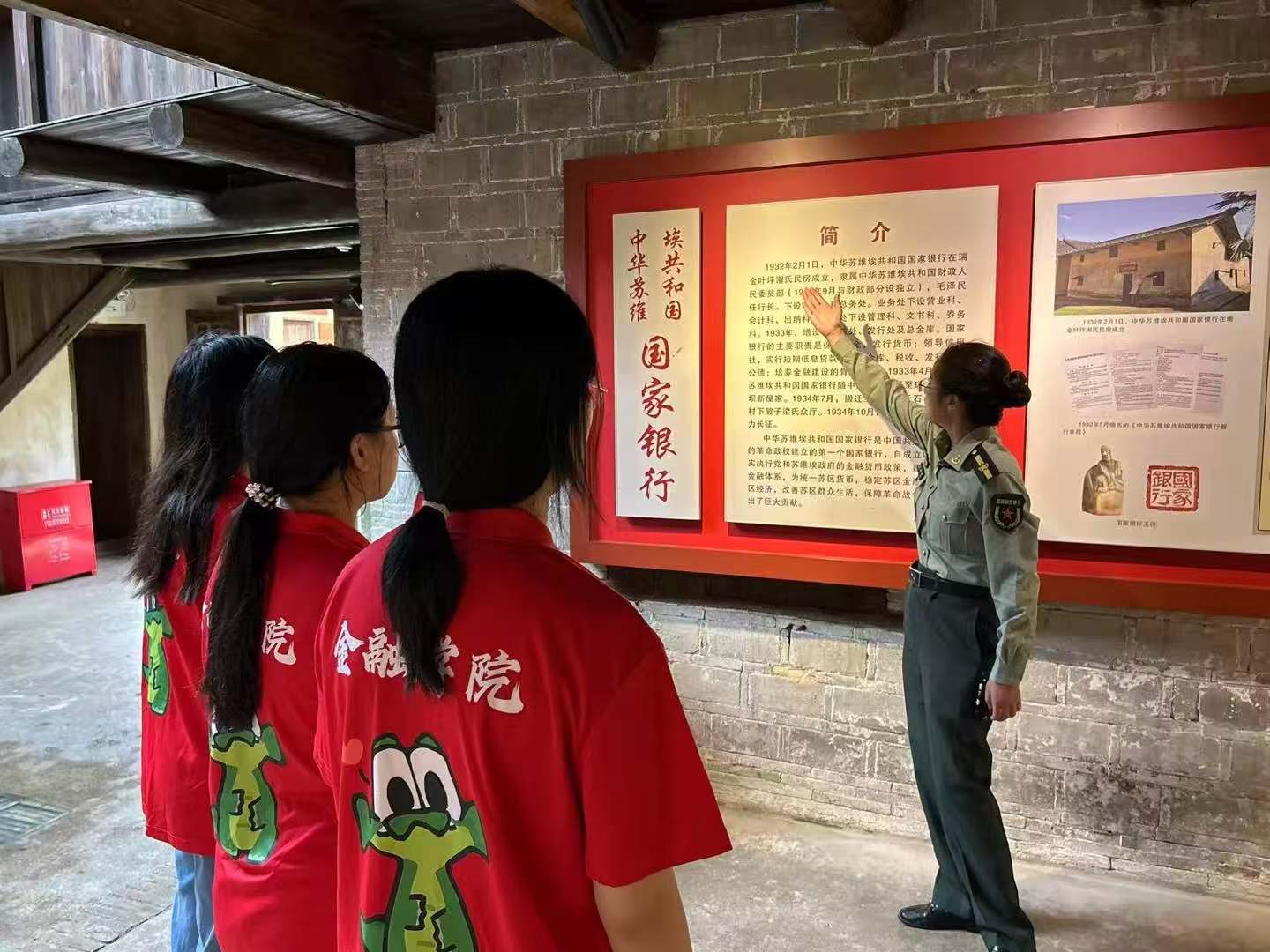 �Ͼ��ƾ���ѧ��������Ʊ�족�Ŷ��߽�Ҷƺ�������о�ַ��׷�ݺ�ɫ������ʷ