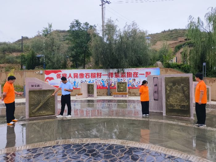 ������������� ͬ�������Ž���--���繤��ѧԺѧ�Ӹ������������ؿ�չ��������Ļ��˽������Ļ�����ɫ���ʵ���