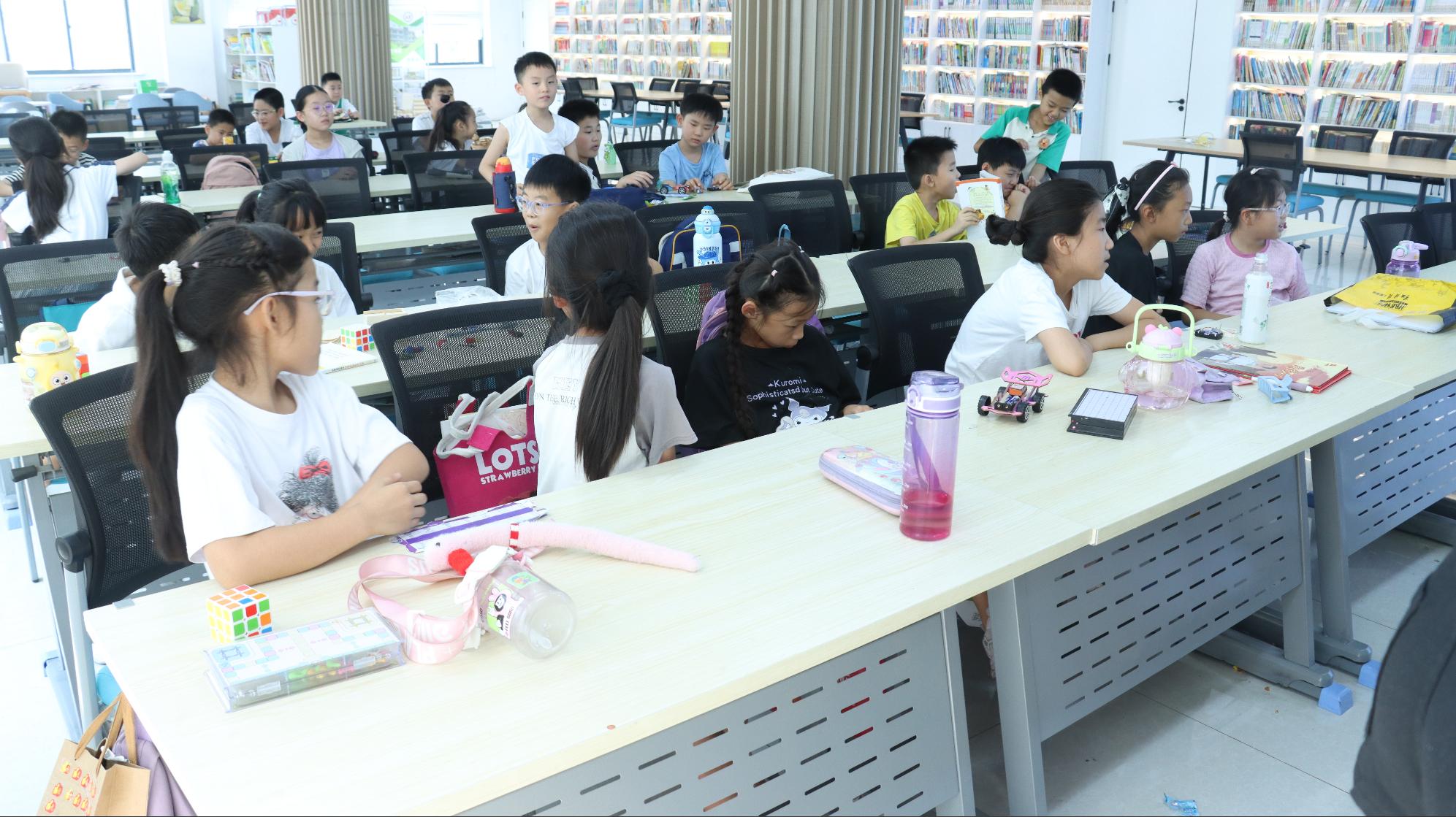 ����Ծ��ͯ��ȼ�������������³̡�����Բ�Ρ�ʵ����Сѧ���ֿμ�