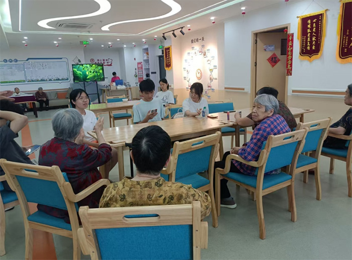 ����־Ը���콨�����ݺ�ɫ��ů