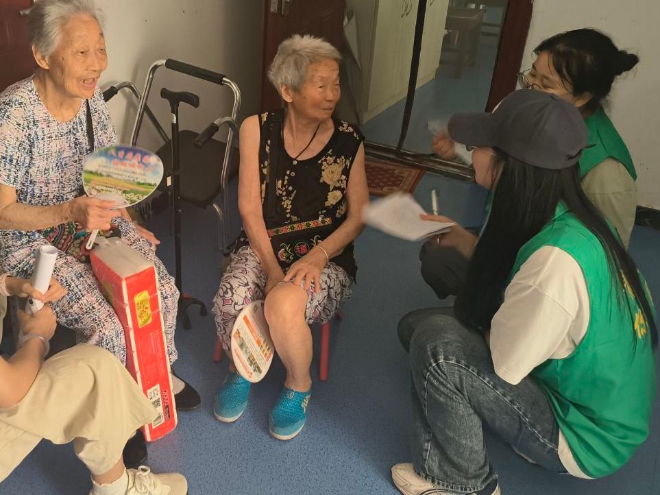 ͼΪ��Ա���������������ֻ����⡣��������ͼ