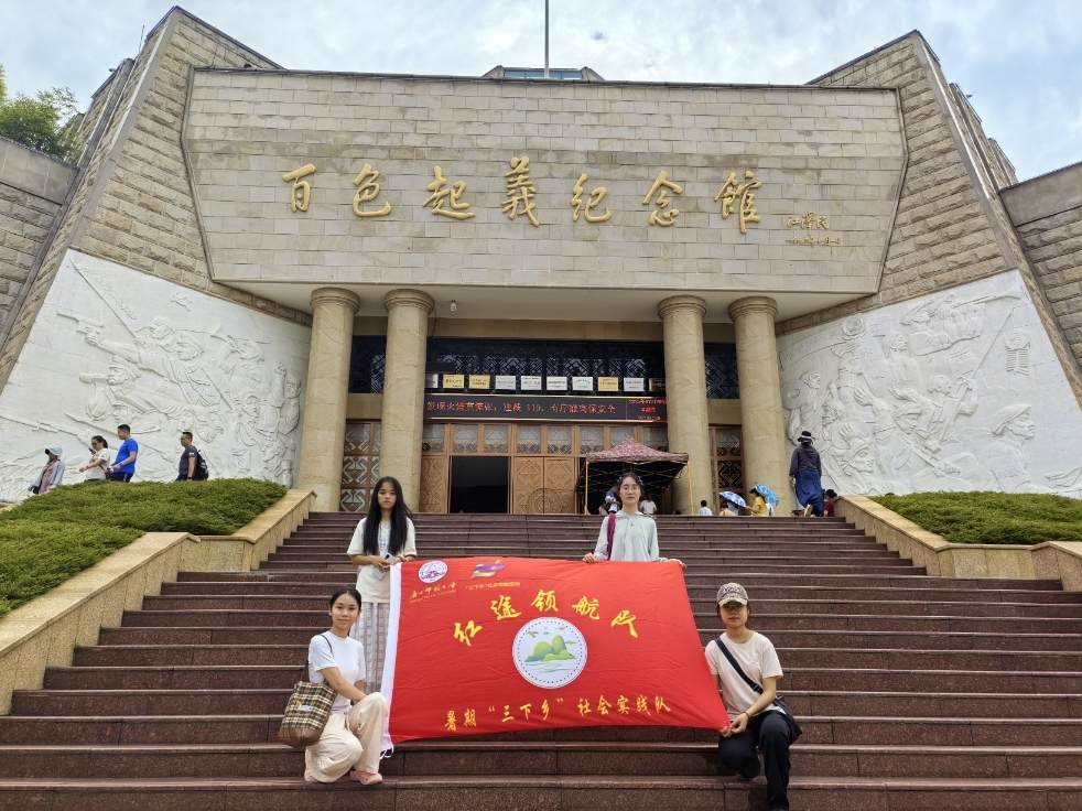 �ഺ��;�У���̽��ɫ������·��