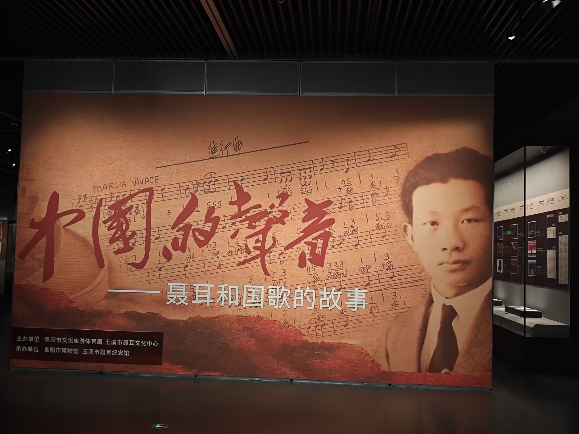 �����в��������չ���ιۣ�����������ļ䴥����ɫ����