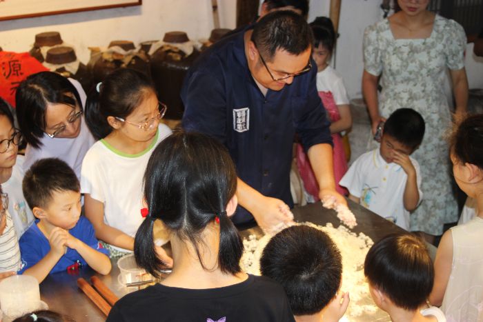 ������ͯ�Ĳʻ��Ͻ�������Ժѧ��Я�ֻƾ�С��չ�Ļ�������ʵ��