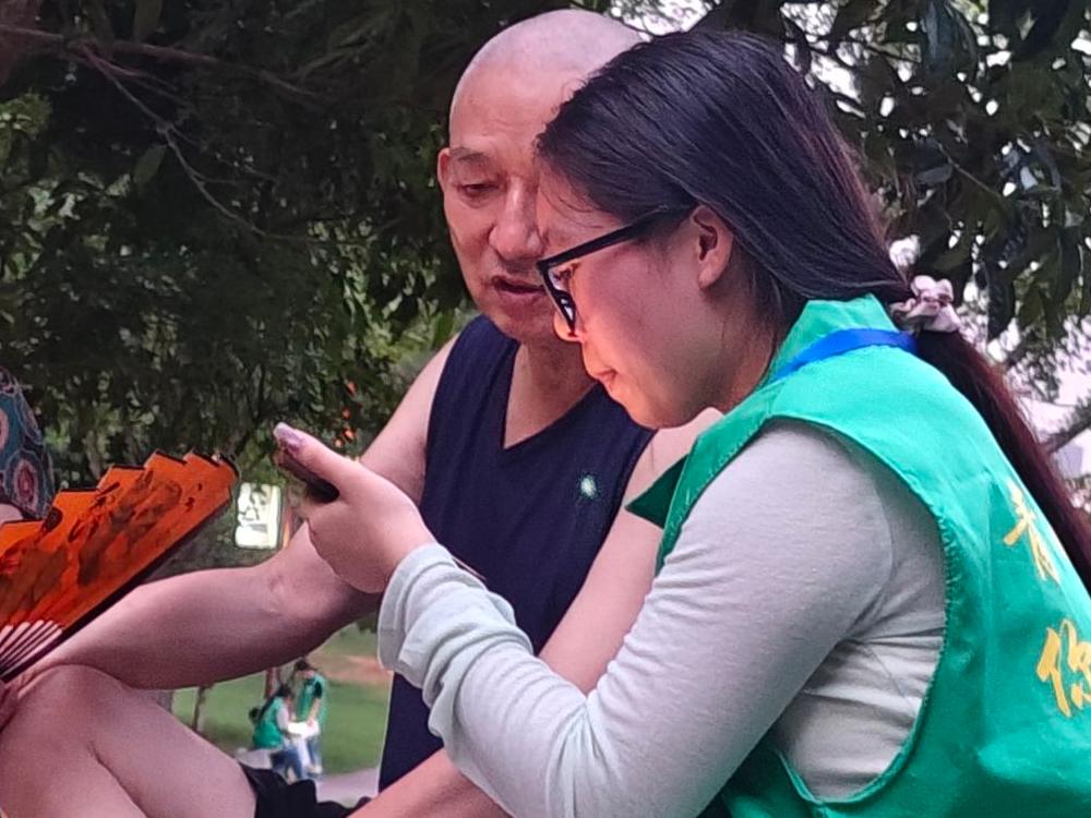 ͼΪ������־Ը��չʾ���ֻ���������ޱ��ͼ