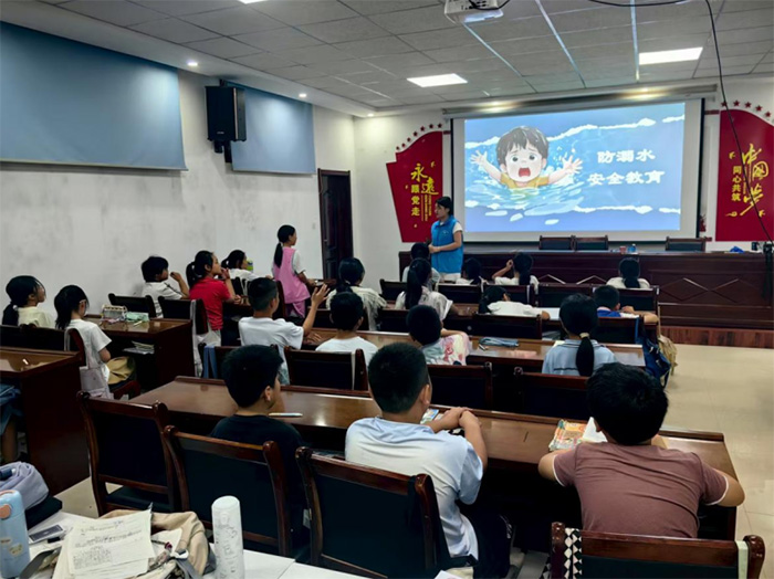 ����ˮ�ǻ������� ��ȫ��ʶ��ͯ�ġ�������С��ʵ���ſ�չ����ˮ�������