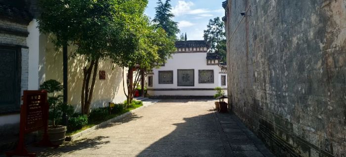 "��ԭɽ��·"��ɫ�㼣Ѱ�õ����š���Ѱ��������,����Ժ����ĺ�ɫ����